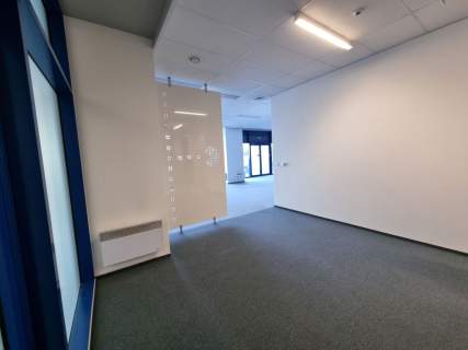 Lokal biurowo-usługowy na parterze
