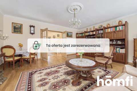 Duży, narożny dom w cichej okolicy
