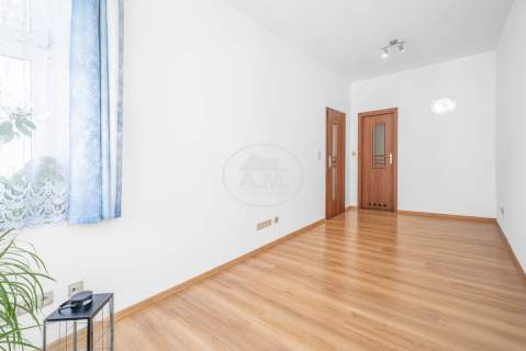 3 pokoje/Balkon/3 piwnice/Ciche/Do wprawdzenia