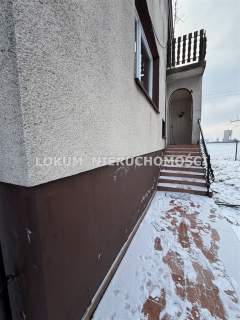 Dom z dużą działką i budynkiem gospodarczym