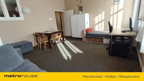 Na sprzedaż mieszkanie na parterze w kamienicy.