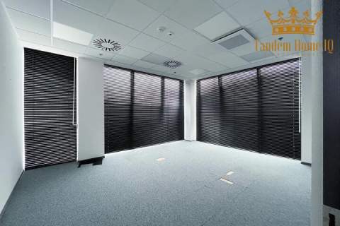 Na wynajem 630m2 z podziałem gabinetowym na Włochach