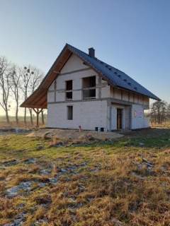 Dom w stanie surowym otwartym z dużą dzialką