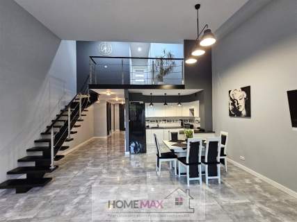 Nowoczesny, 2- poziomowy loft z ogródkiem 