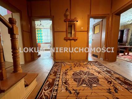 Dom z dużą działką i budynkiem gospodarczym