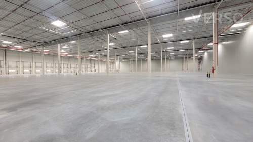 Magazyn/lekka produkcja 4900 sqm. biura 300 mkw.