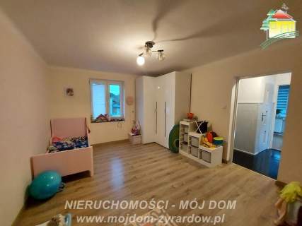 Dom piętrowy w dobrej lokalizacji.