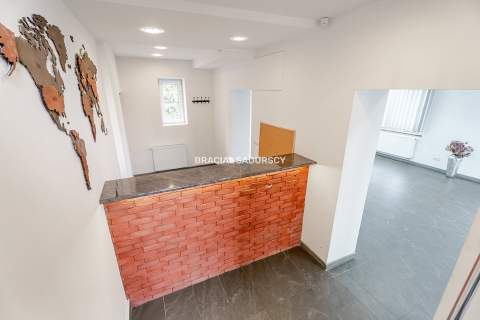 Przestronny lokal usługowy 270 m   Zakopiańska