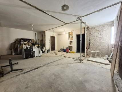 -OKAZJA-DO WYKOŃCZENIA-52M2-MEDIA MIEJSKIE-BALKON-