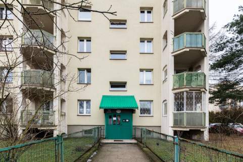 Mieszkanie do remontu z balkonem - parter