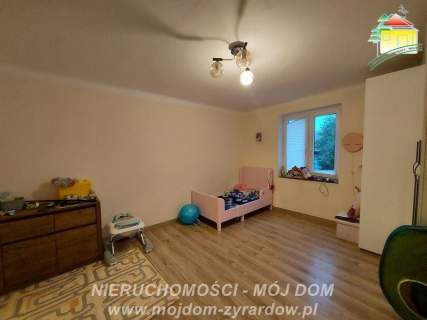Dom piętrowy w dobrej lokalizacji.