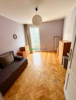Trzy spore pokoje obok metra, balkon, piwnica