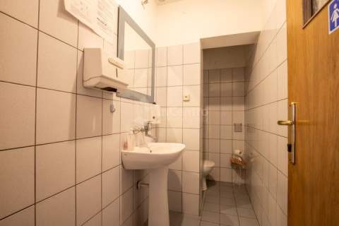 Przestronny lokal witrynowy. 137,70m2. Szaflarska.