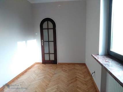 Lokal idealny dla rodziny lub na siedzibę firmy 