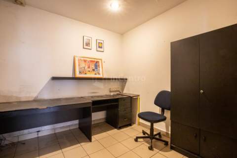 Przestronny lokal witrynowy. 137,70m2. Szaflarska.