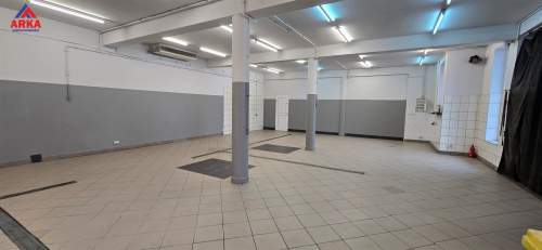 Przestronny lokal usługowo-handlowy na parterze