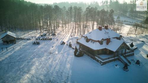 Olsztyn, dom z bala z linią brzegową