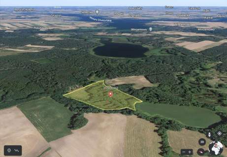 Działka z linią brzegową jeziora.