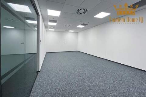 Na wynajem 630m2 z podziałem gabinetowym na Włochach