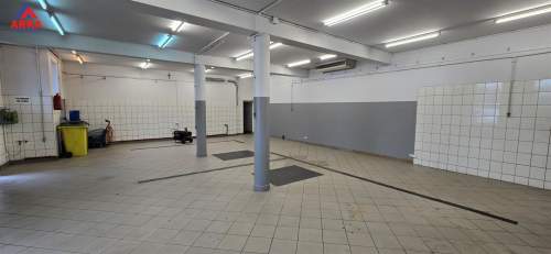 Przestronny lokal usługowo-handlowy na parterze