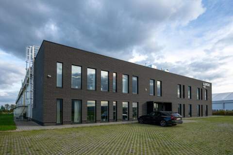 Biura 500 m 2 Hala 2.700 m2 pod Wrocławiem