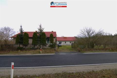 2 domy na działce 3772 m2 w Wieleniu