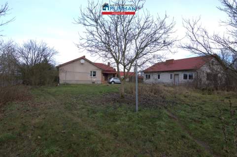 2 domy na działce 3772 m2 w Wieleniu