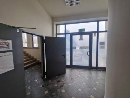 Włochy biuro do wynajęcia 311 m2, parking