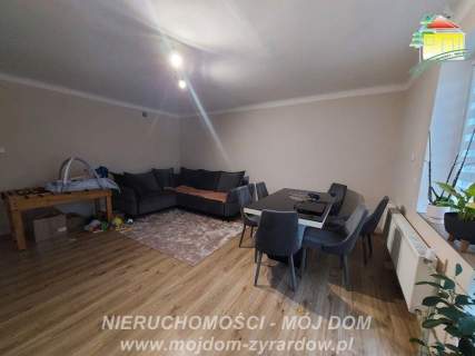 Dom piętrowy w dobrej lokalizacji.