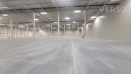 Magazyn/lekka produkcja 4900 sqm. biura 300 mkw.