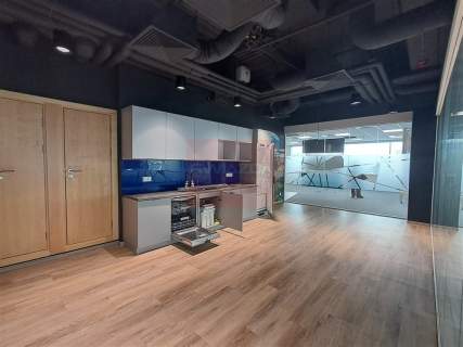Nieruchomość komercyjna do wynajęcia, 2100 m2, Warszawa