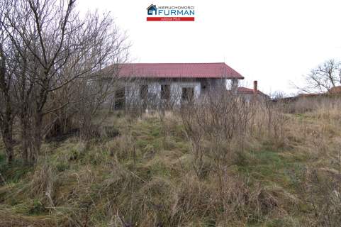 2 domy na działce 3772 m2 w Wieleniu