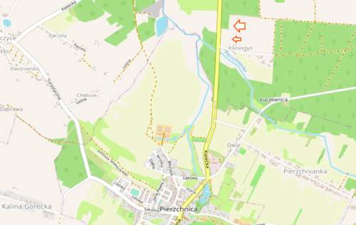 25 km od Kielc, uzbrojona, w otoczeniu lasów
