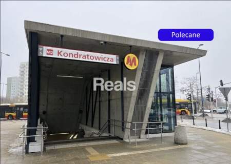 Idealne trzy pokoje tuż przy metrze, obok lasku.