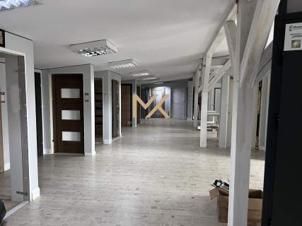Obiekt 320m2, dwie kondygnacje z dużym parkingiem