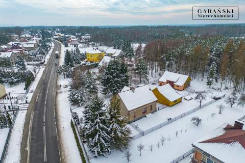WYREMONTOWANY DOM Z PRYWATNYM LASEM NAD ZALEWEM