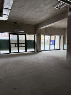 Lokal usługowy 164m2 Wyszyńskiego witryny