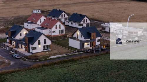 BLIŹNIAK ODDZIELONY GARAŻAMI - ŚCINAWA