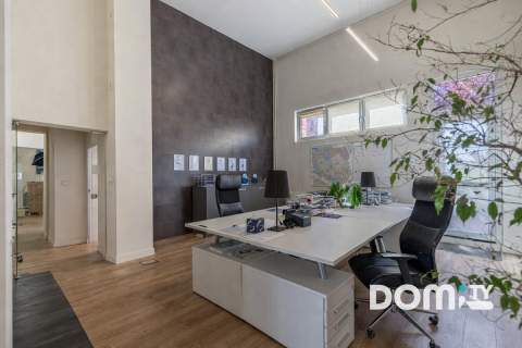 130 m2, witryny, dobra widoczność, nowoczesny