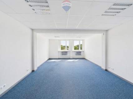 Biuro 39,2 m z windą i parkingiem   Rybnik
