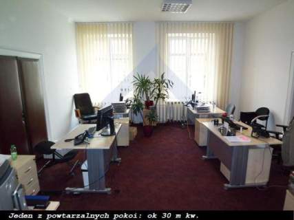 Śródmieście, biuro przy stacji metra