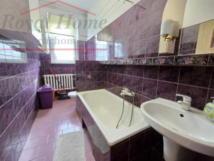 Przestronne, w pełnym rozkładzie 1 pok, loggia.