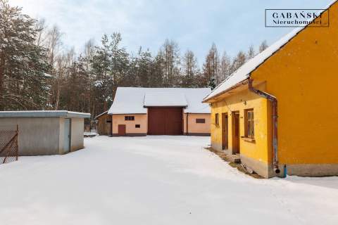 WYREMONTOWANY DOM Z PRYWATNYM LASEM NAD ZALEWEM