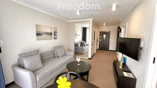 Apartament w Apart Park Albus miejsce parkingowe.