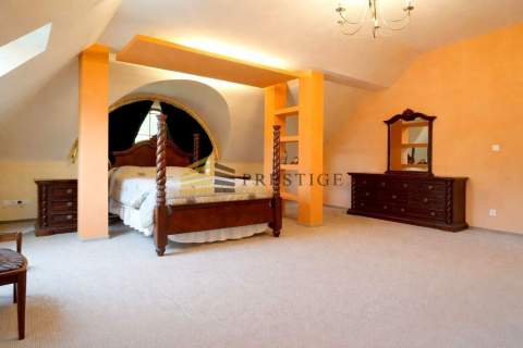 Luxury Villa with Swimming Pool 550 m Private
