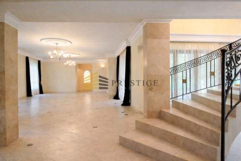 Luxury Villa with Swimming Pool 550 m Private
