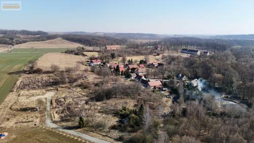 Malownicza działka na wzniesieniu pod lasem