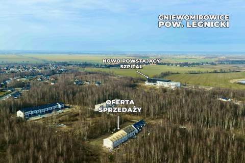 Sześć 2-kondygnacyjnych lokali, każdy z ogródkiem