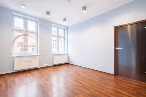 BEZCZYNSZOWE,ŚRÓDMIEŚCIE, PARKING, 3 POKOJE, 63 m