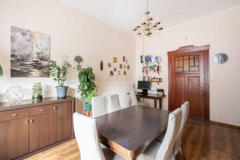 4 pokoje w odrestaurowanej kamienicy 93 m2 Huby